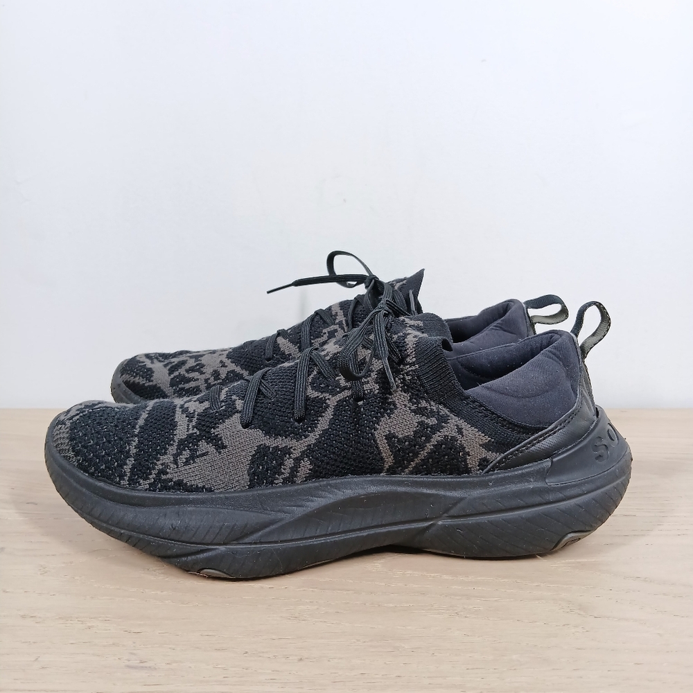 Sorel Sneakers Mens 8 Black and‎ Gray Knit Lace-Up Chunky Sole